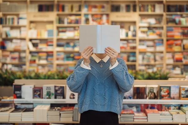 Artistes-auteurs : quelle fiscalité pour la vente de leurs propres livres ?